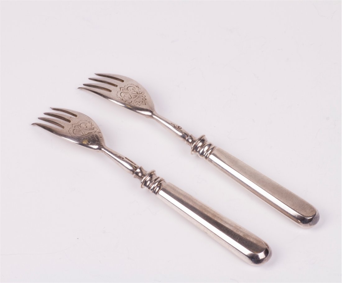 Two Russian silver and engraving fish forks. P. — image 4
