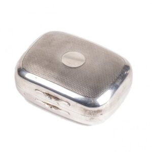Silver cigarette case with engravings — image 1