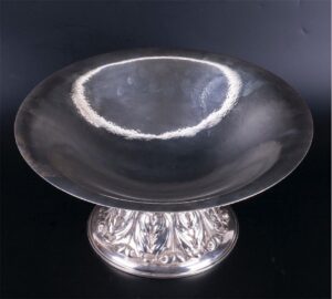 Antique huge silver vase — image 3