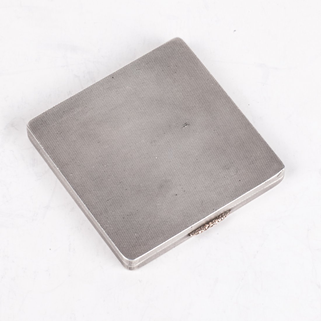 Vintage silver powder case with gold encrust — image 2