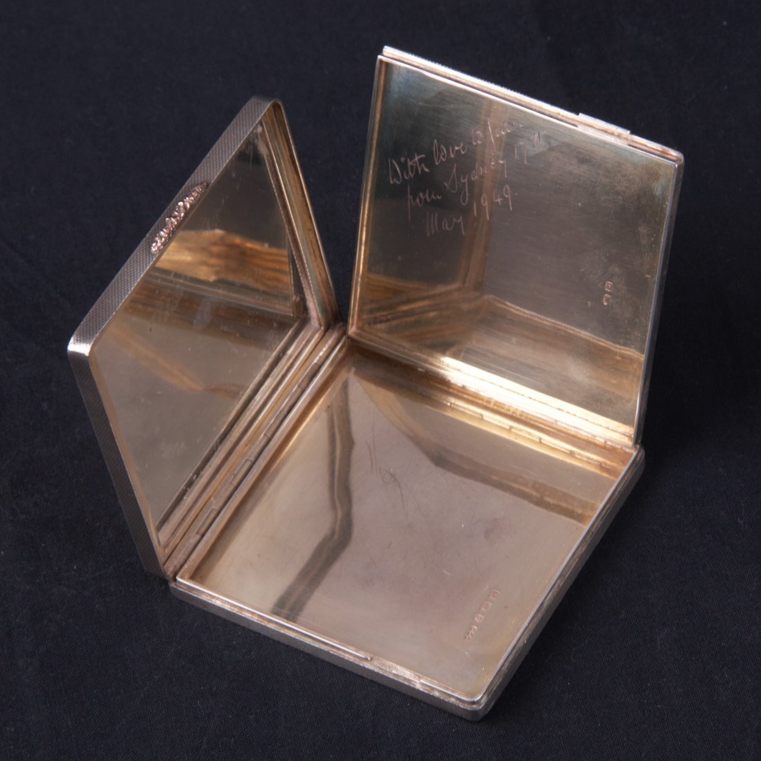 Vintage silver powder case with gold encrust — image 4