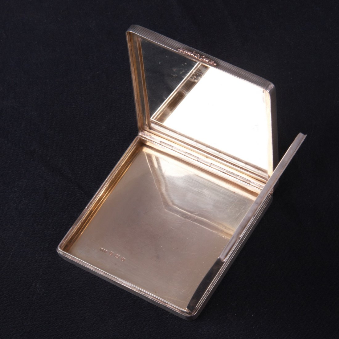 Vintage silver powder case with gold encrust — image 5