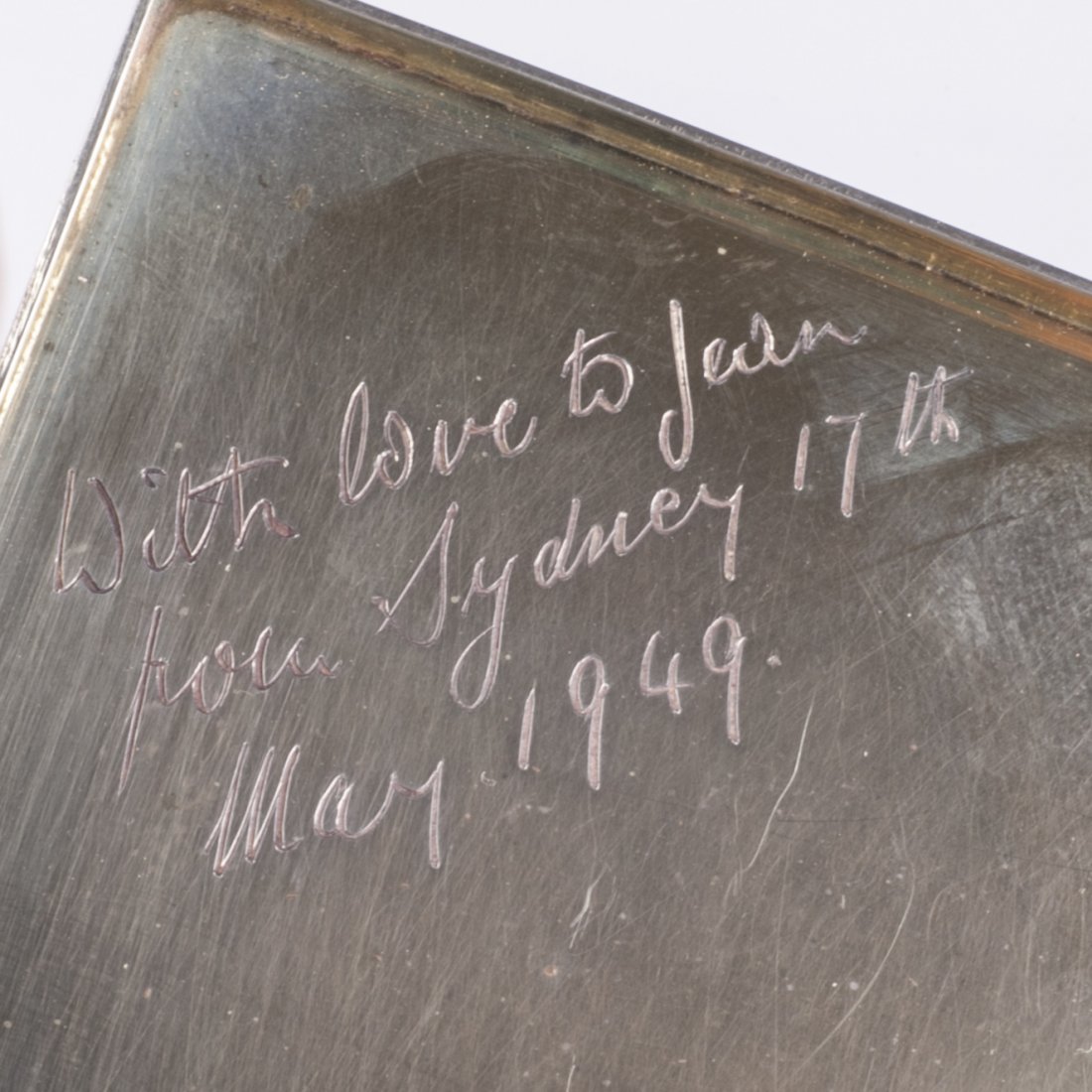 Vintage silver powder case with gold encrust — image 7