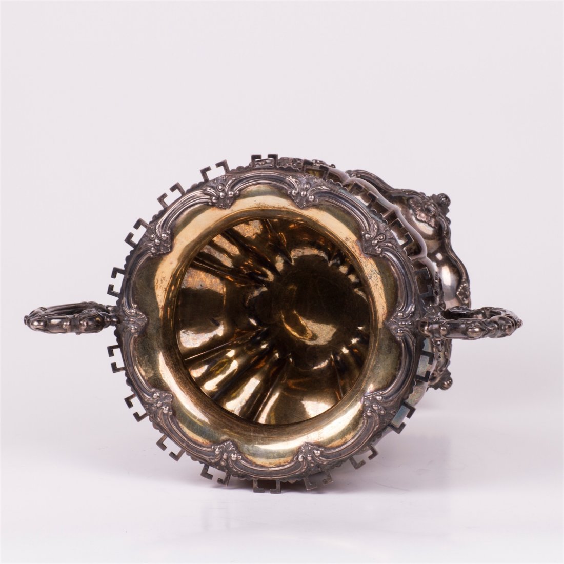 Russian silver vase in rococo style — image 3
