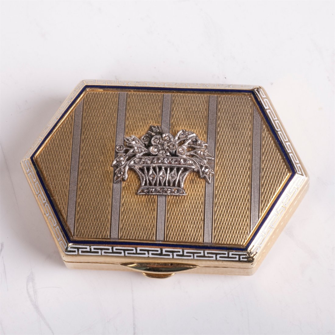 Small 18K gold and enamel box for pills with diamonds — image 2