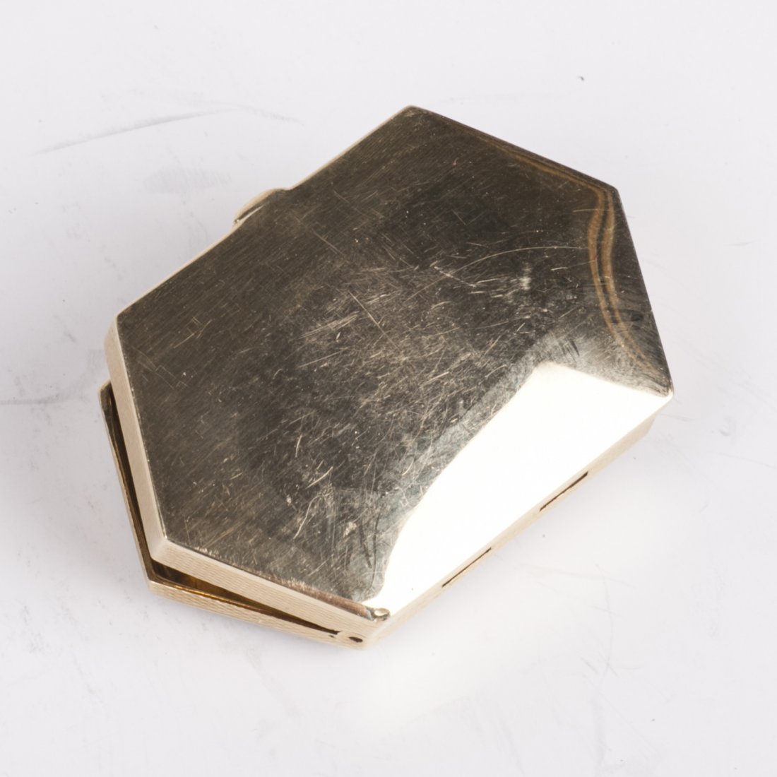 Small 18K gold and enamel box for pills with diamonds — image 5