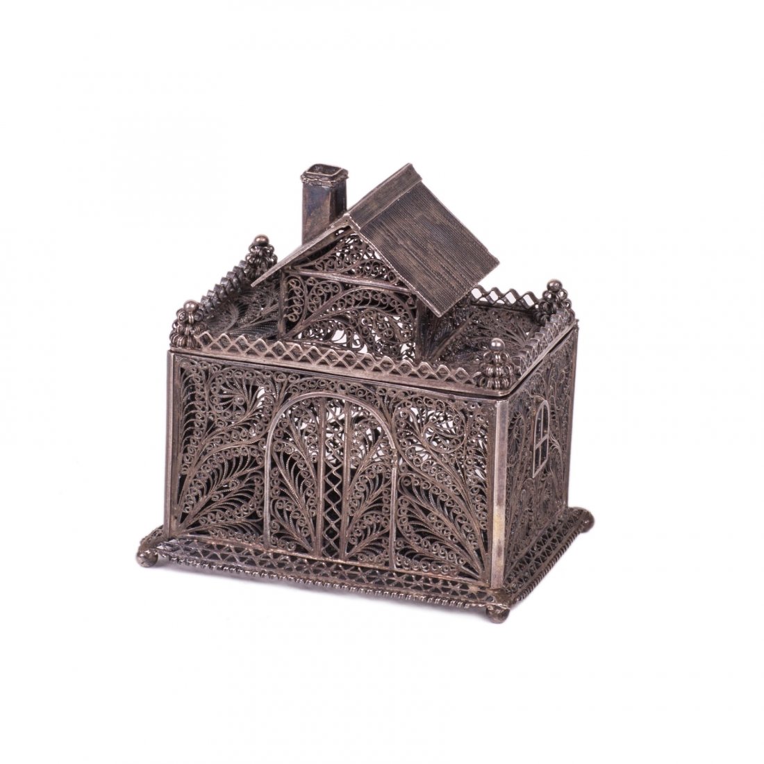 Russian silver filigree box "Teremok" — image 1