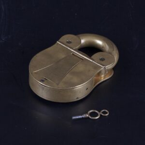 Rare table (travel) clock in the shape of lock — image 4