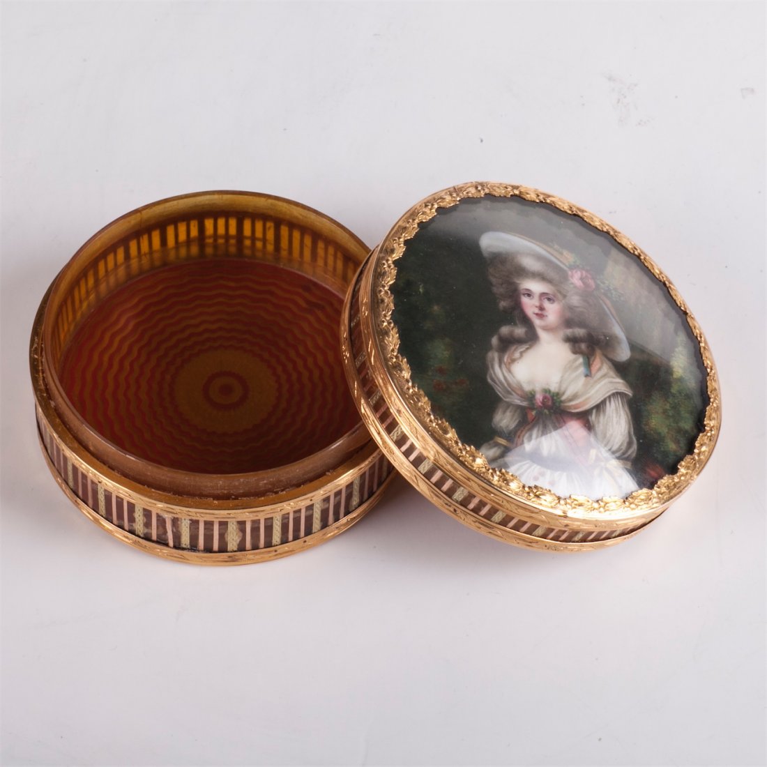 Antique 18K gold tortoise shell jewelry box — image 3