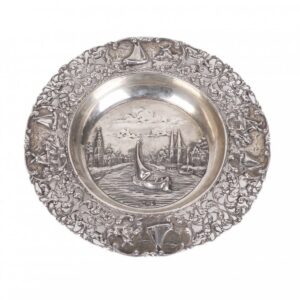 Silver dish with a view of Delft City Canal in — image 1