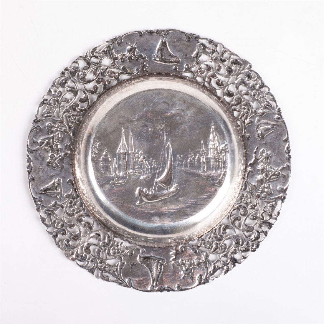 Silver dish with a view of Delft City Canal in — image 2