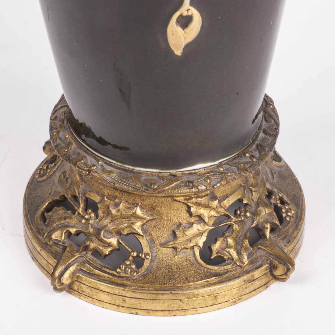 Antique French porcelain vase with bronze inserts — image 6
