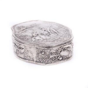 Antique German silver box with gallant scenes — image 3