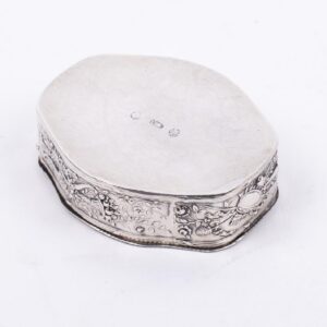 Antique German silver box with gallant scenes — image 6