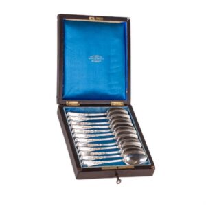 Antique silver set of 12 tea spoons in a wooden box — image 1