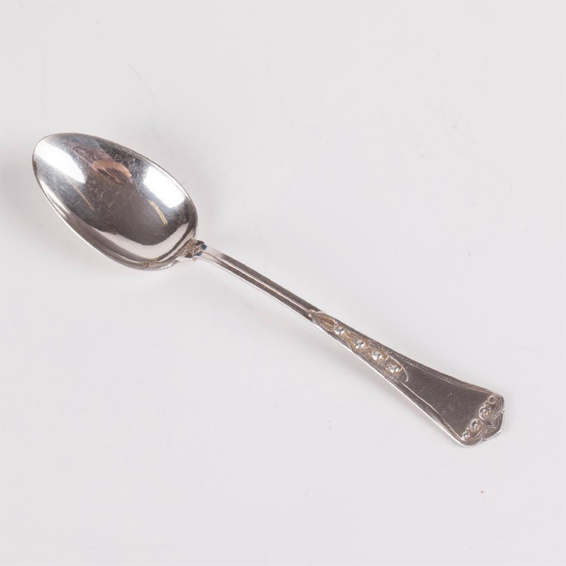 Antique silver set of 12 tea spoons in a wooden box — image 4