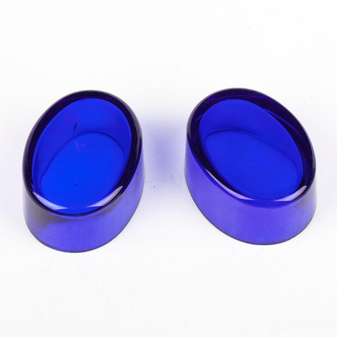 A pair of antique silver mounted blue glass salt — image 4