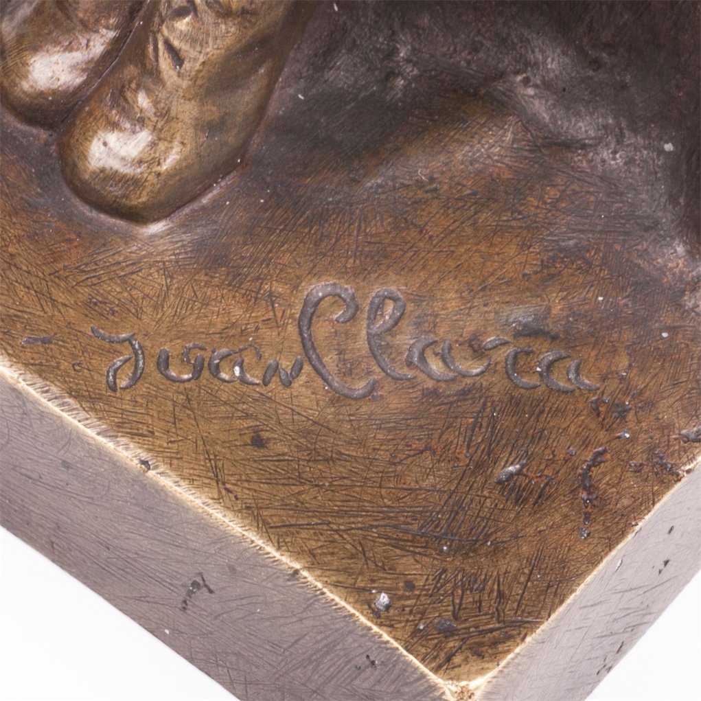 â€œDevant Le Guignolâ€ bronze sculpture by Juan Clara — image 5