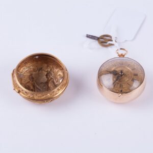 A Gold Repousse Pair case watch, signed Pasteur. — image 2