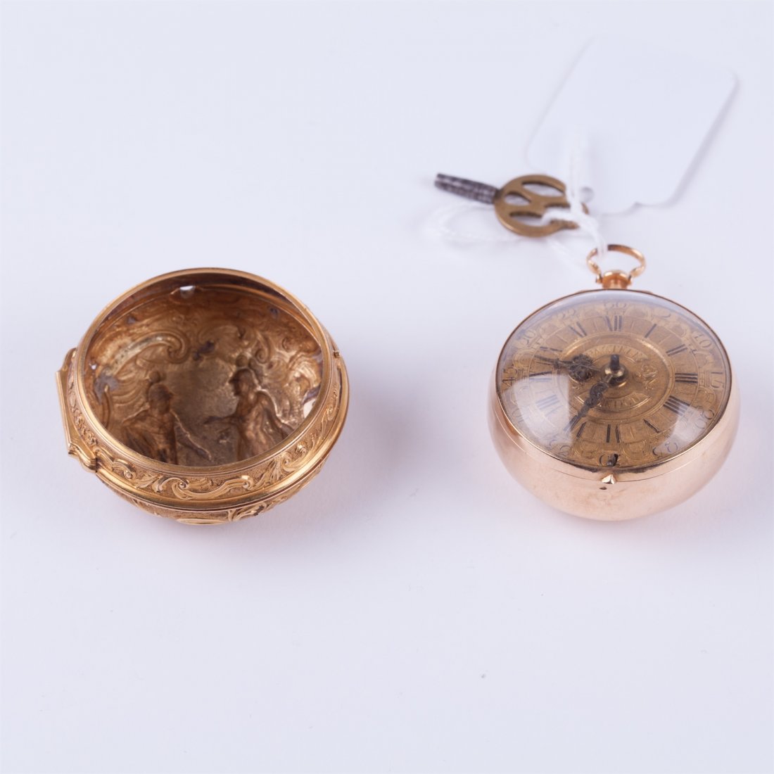A Gold Repousse Pair case watch, signed Pasteur. — image 2