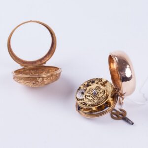 A Gold Repousse Pair case watch, signed Pasteur. — image 4