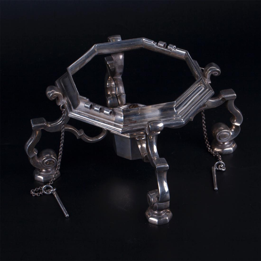 Fine English sterling silver bouillotte — image 6