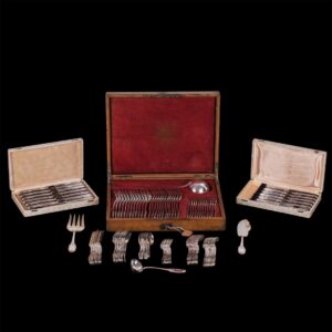 Antique silver serving set of 135 pieces — image 1