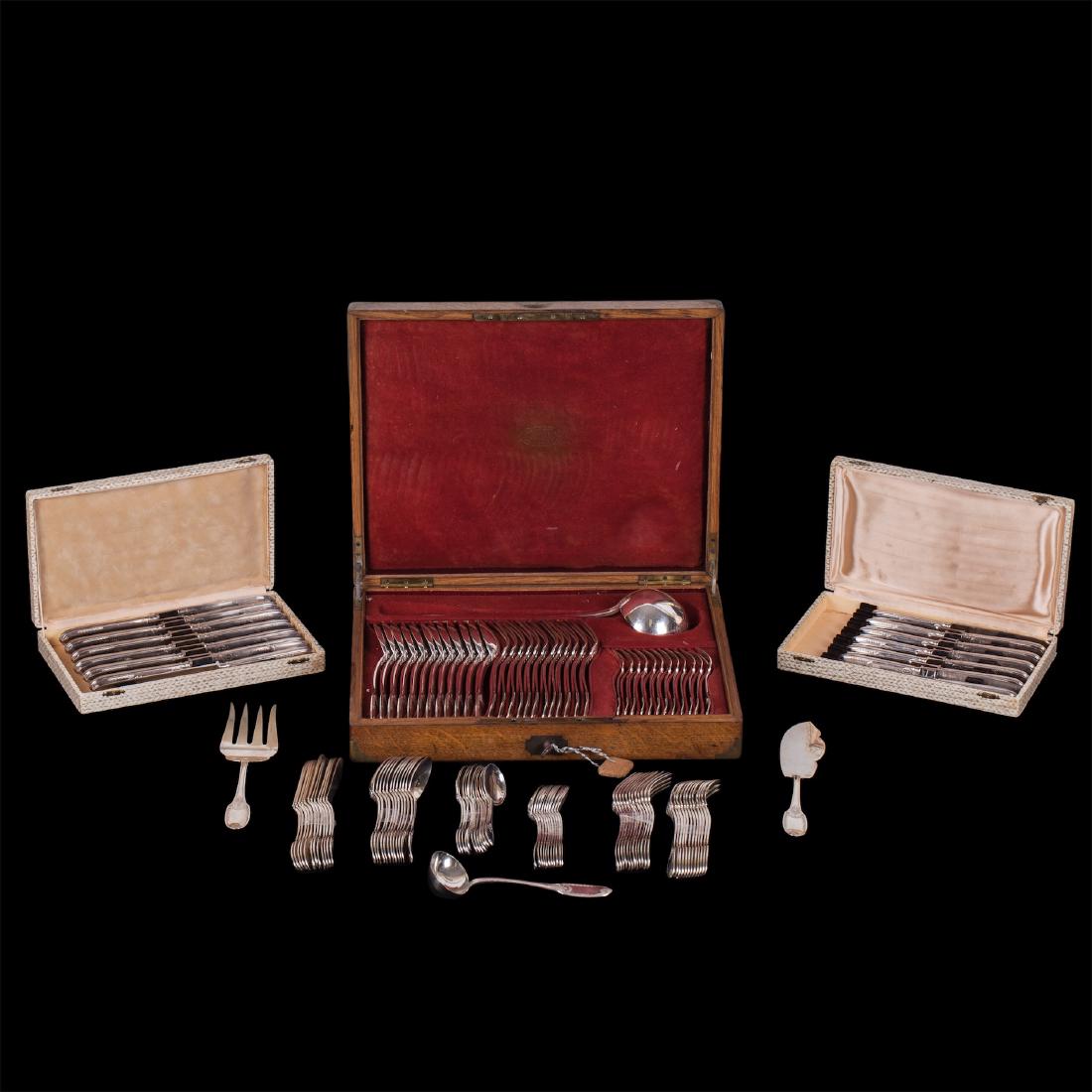 Antique silver serving set of 135 pieces — image 1