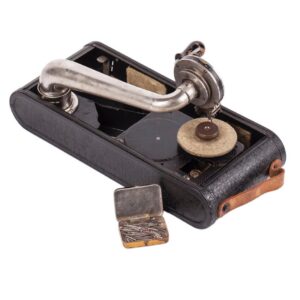 Old portable patifone in a shape of camera — image 2
