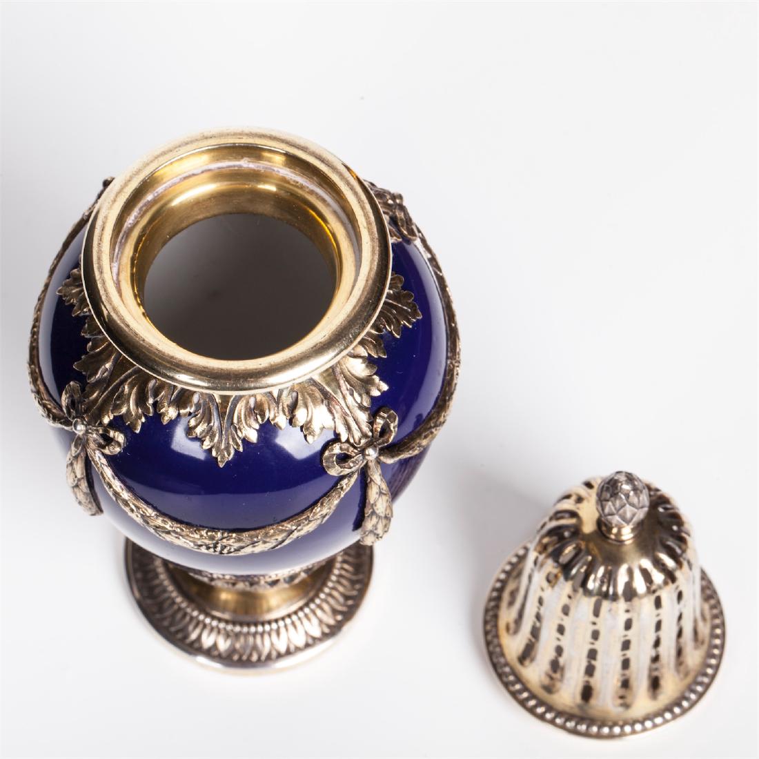 Antique silver and blue porcelain sugar powder — image 3
