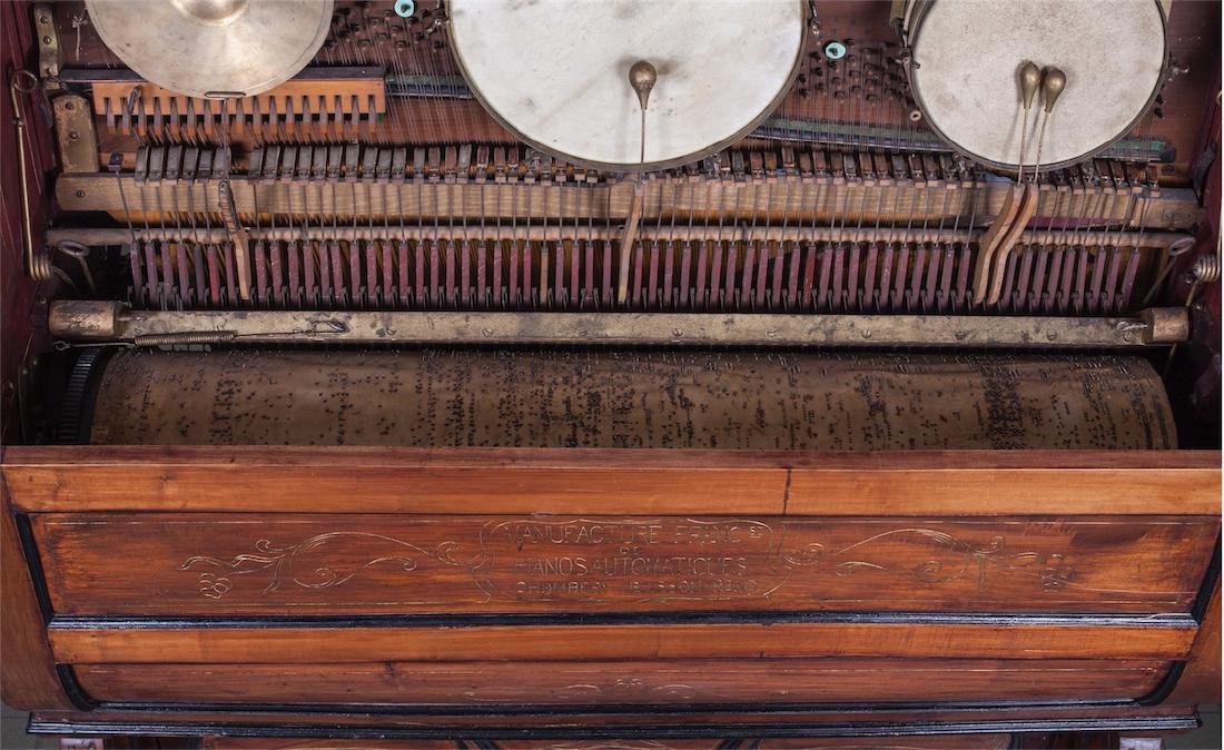 Antique barrel piano with coin and drums, for Pubs — image 3