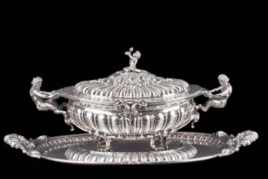 Big silver serving dish/centerpiece in a 3 pieces — image 1