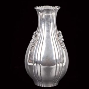 Beautiful Italian silver vase with flower motive — image 1