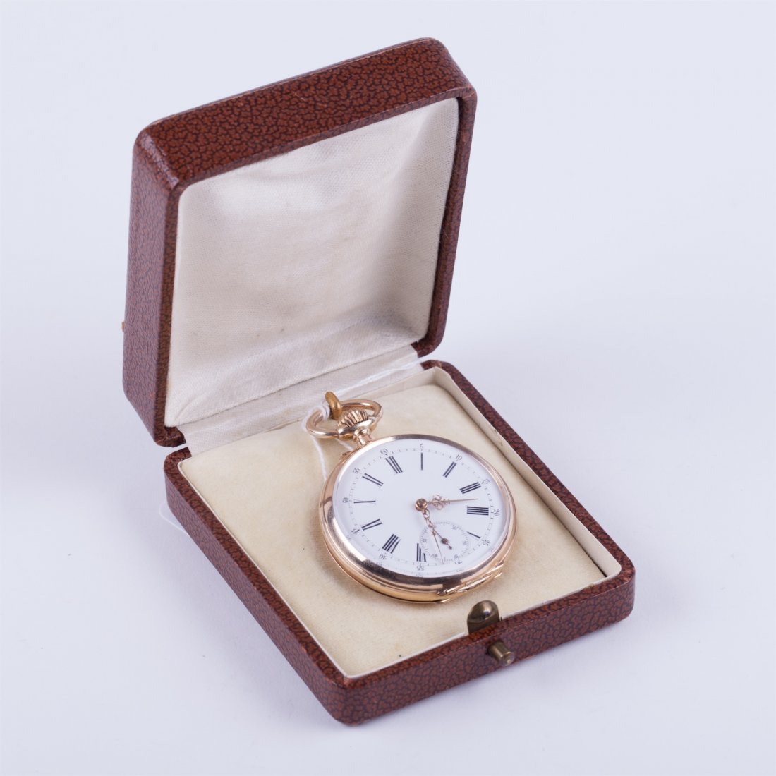 Open face gold pocket watch witch box. — image 1