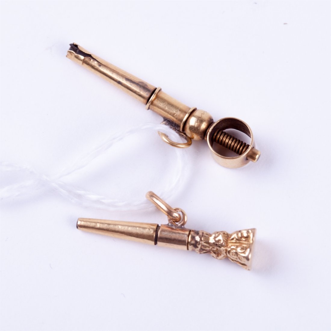 Gold watch key. — image 2