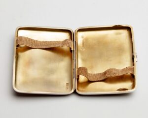 Russian silver and enamel cigarette case. — image 4