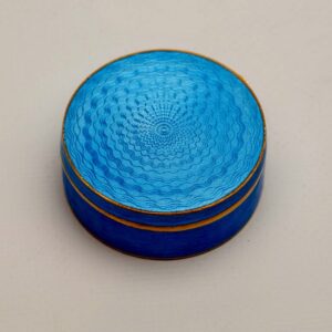 Russian silver and guilloche snuff box. — image 1