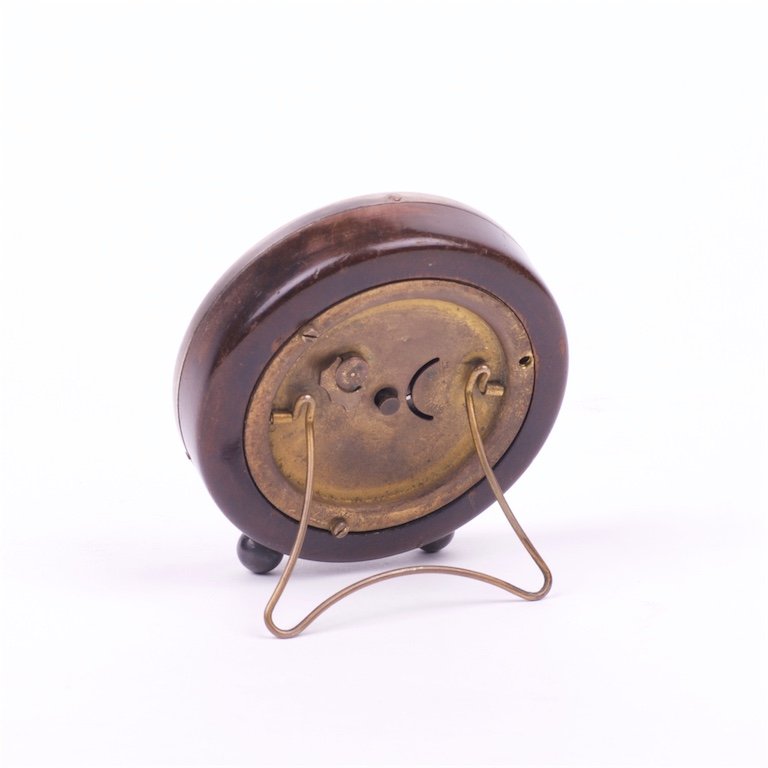 Desc clock with silver on legs. — image 2