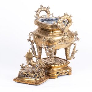 Antique Chinese bronze incense burner — image 3