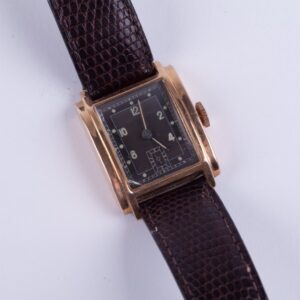 Rectangular 18k gold wristwatch — image 1