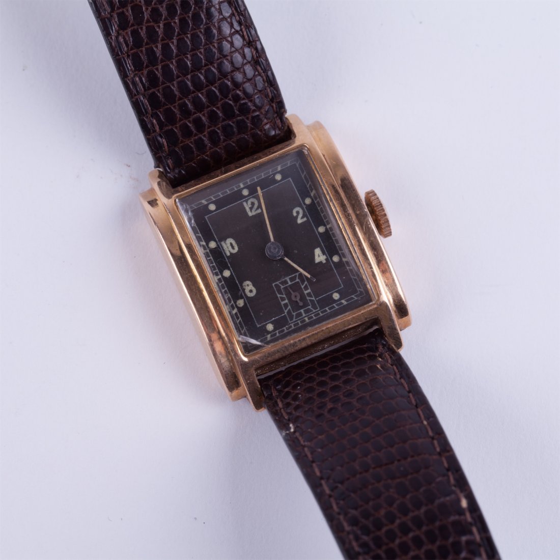 Rectangular 18k gold wristwatch — image 1