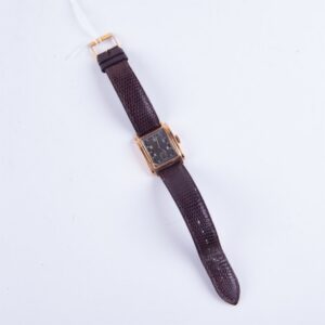 Rectangular 18k gold wristwatch — image 3