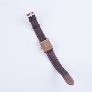 Rectangular 18k gold wristwatch — image 4