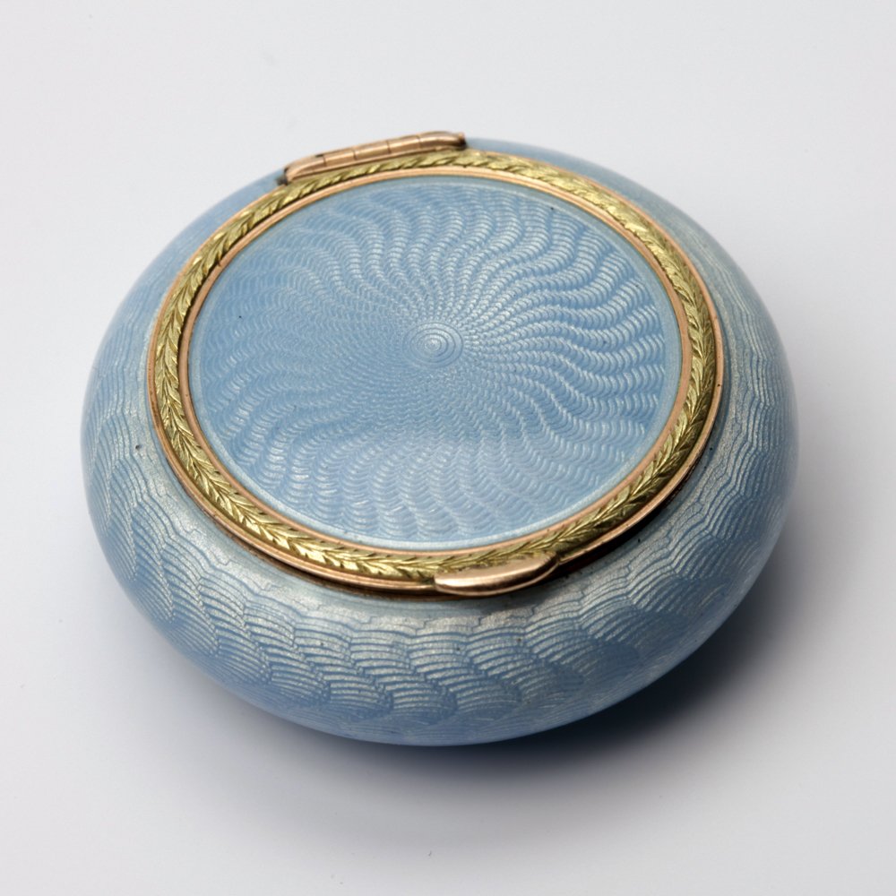 Russian silver and guilloche snuff box. — image 1