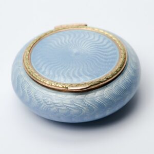 Russian silver and guilloche snuff box. — image 2