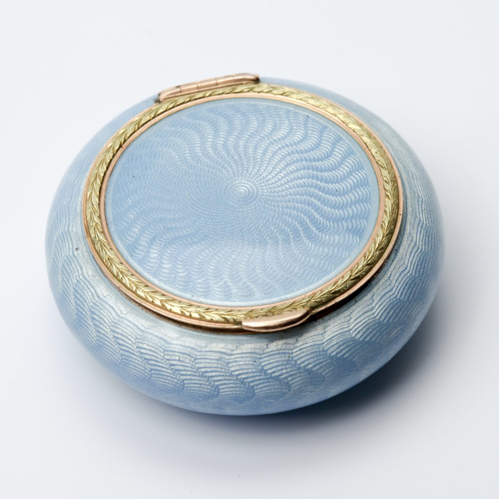 Russian silver and guilloche snuff box. — image 3
