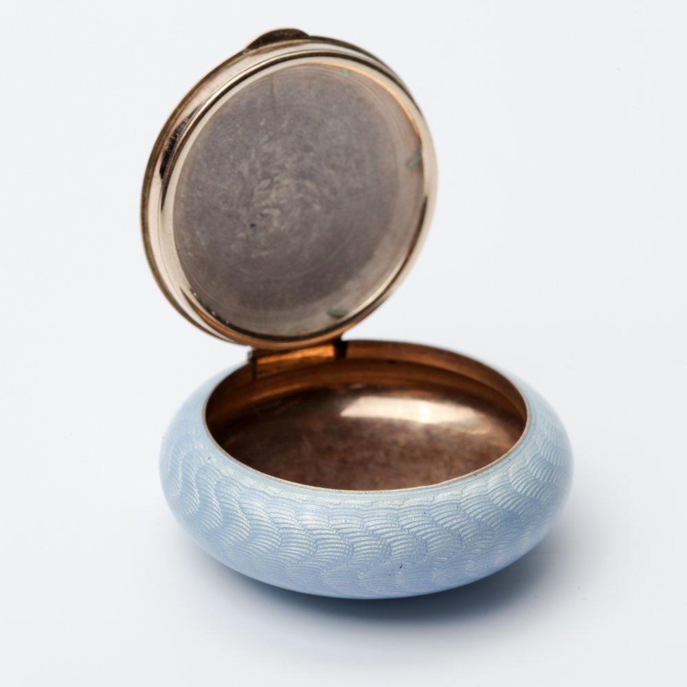 Russian silver and guilloche snuff box. — image 4