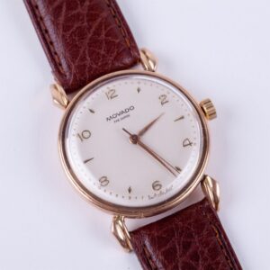 "Movado" gold 18k wristwatch. — image 1
