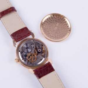 "Movado" gold 18k wristwatch. — image 2
