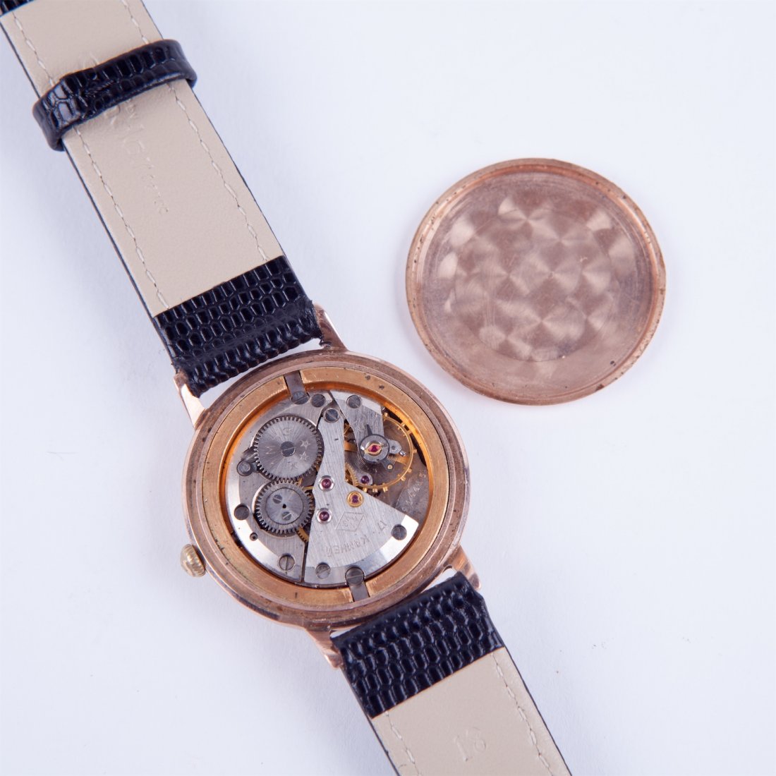 Very rare russian gold 14k Stolichnie wristwach. — image 2